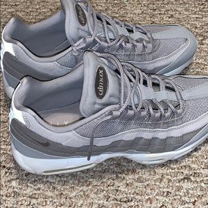 95 air max essential “wolf gray”